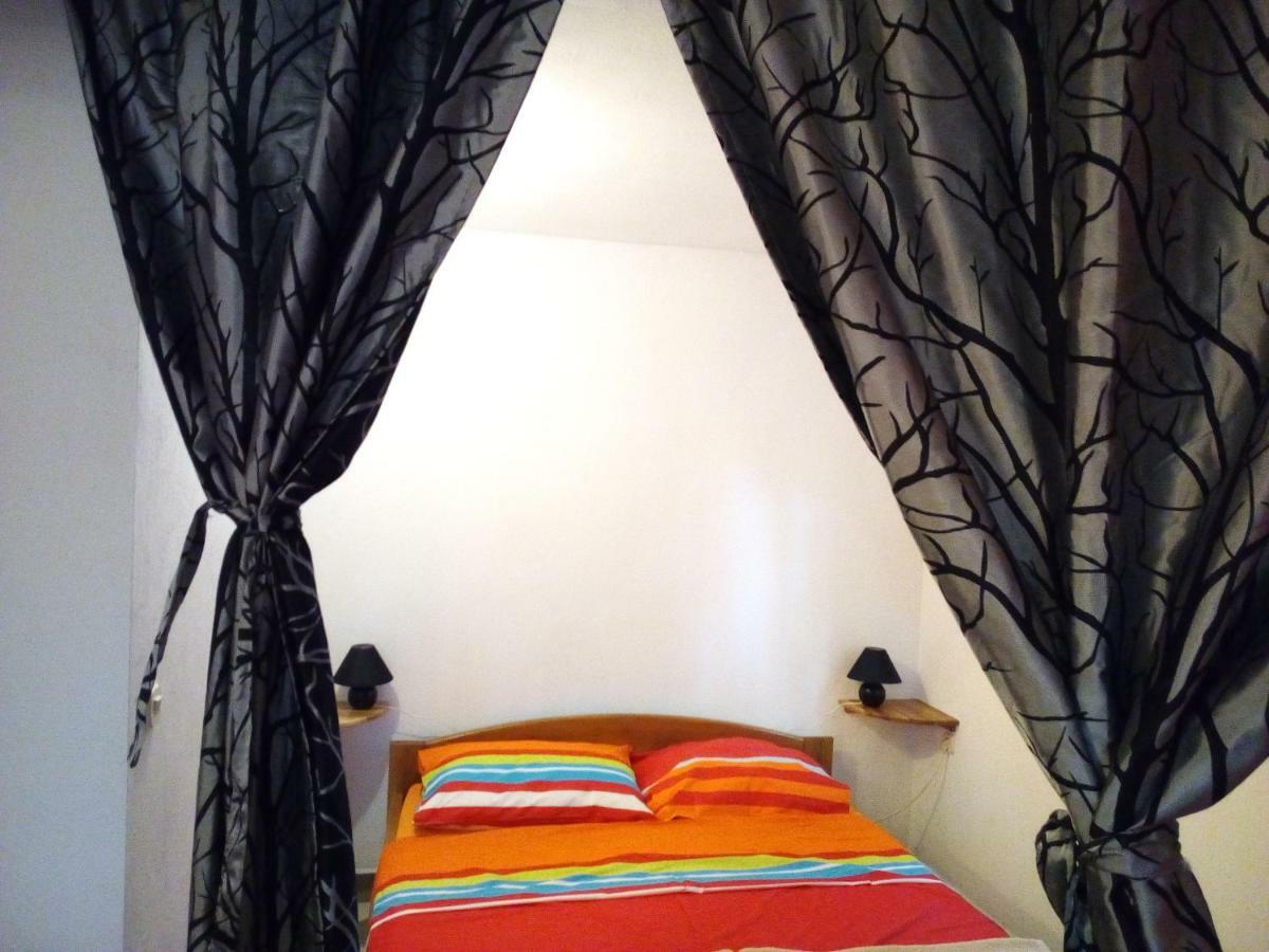 Studio Apartman Hrast Seline Buitenkant foto