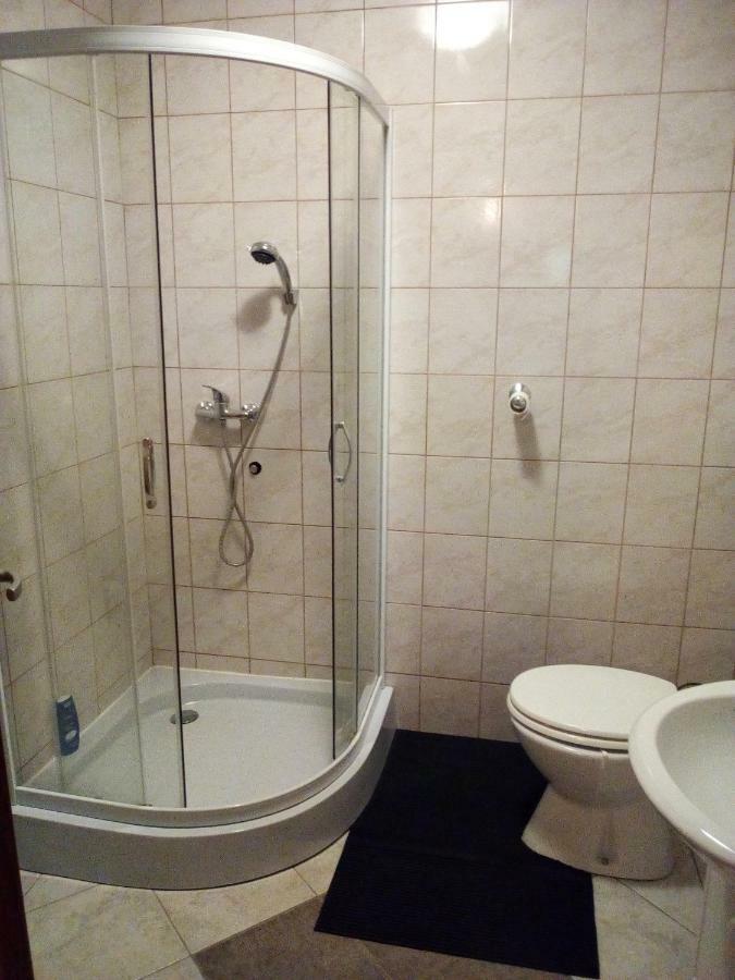 Studio Apartman Hrast Seline Buitenkant foto