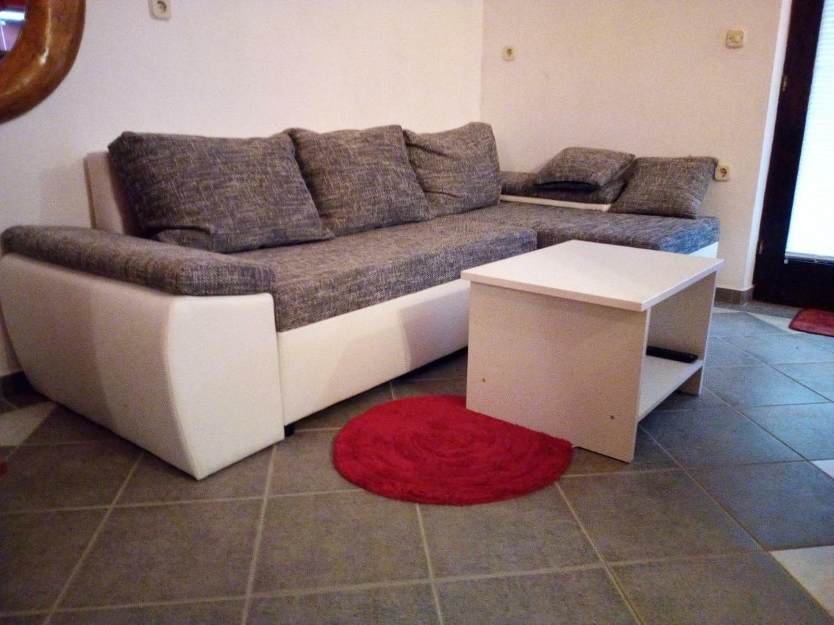 Studio Apartman Hrast Seline Buitenkant foto