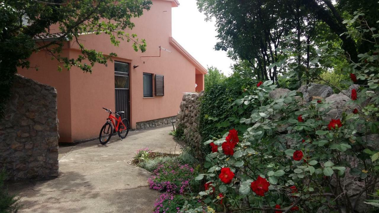 Studio Apartman Hrast Seline Buitenkant foto