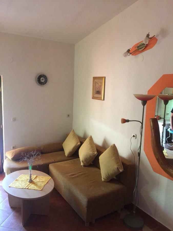Studio Apartman Hrast Seline Buitenkant foto